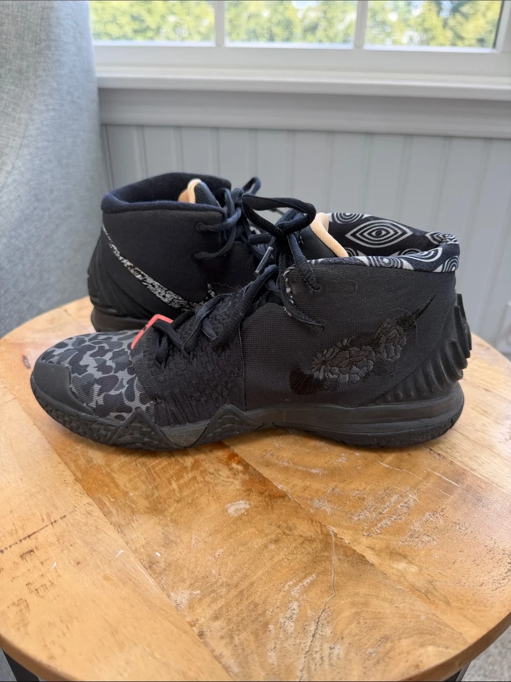 Nike Kyrie Hybrid S2 Iconic Style Basketball Shoes